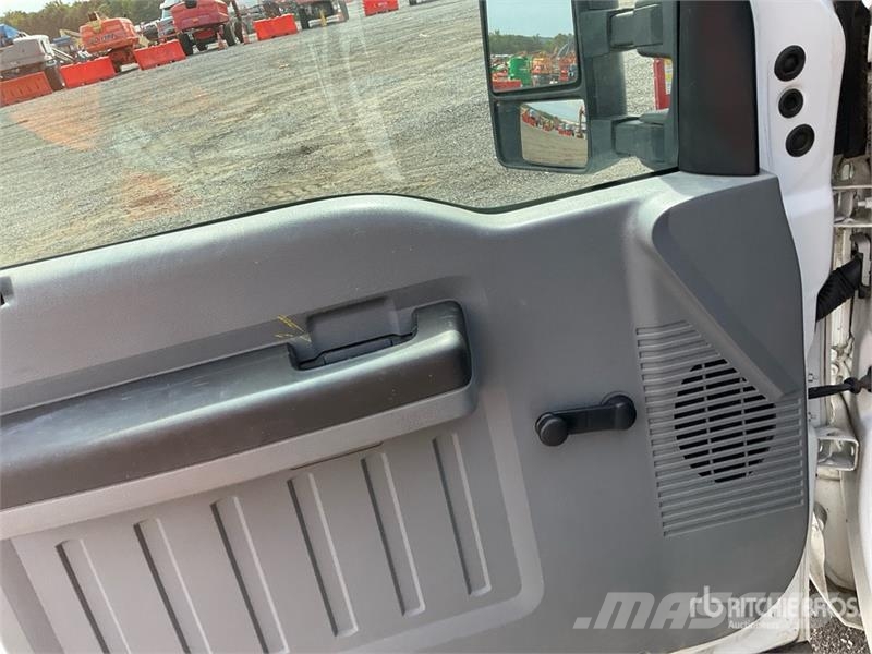 Ford F-350 4x4 Crew Cab LiftMoore 2700AR truck crane Pi Otros