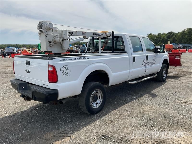 Ford F-350 4x4 Crew Cab LiftMoore 2700AR truck crane Pi Otros