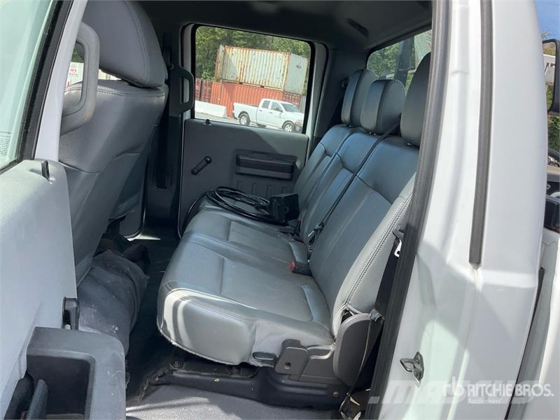 Ford F-350 4x4 Crew Cab LiftMoore 2700AR truck crane Pi Otros