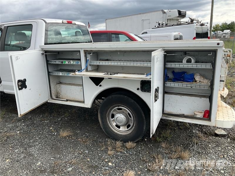 Ford F-350 4x4 Crew Cab Utility Truck Madelkaubikud