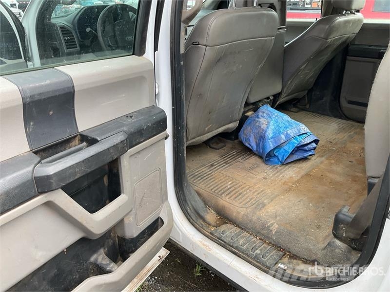 Ford F-350 4x4 Crew Cab Utility Truck Madelkaubikud