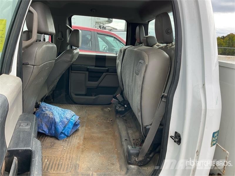 Ford F-350 4x4 Crew Cab Utility Truck Madelkaubikud