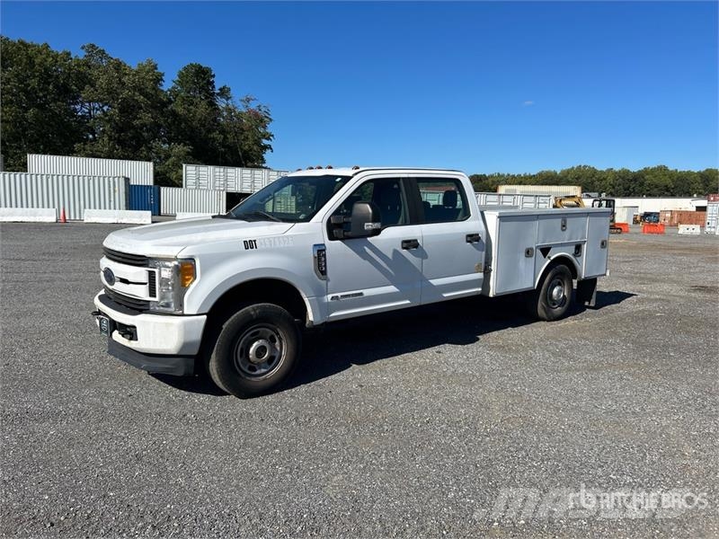 Ford F-350 4x4 Crew Cab Utility Truck Pikapai / Bortiniai sunkvežimiai