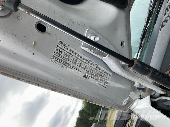 Ford F-350 4x4 Crew Cab Utility Truck Madelkaubikud