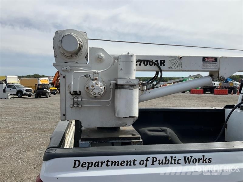 Ford F-350 4x4 Crew Cab LiftMoore 2700AR truck crane Pi Otros