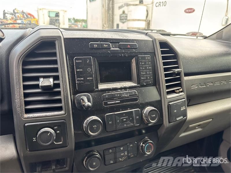 Ford F-350 4x4 Crew Cab Utility Truck Bestelwagens met open laadbak