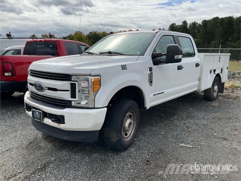 Ford F-350 4x4 Crew Cab Utility Truck Madelkaubikud