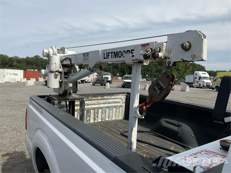 Ford F-350 4x4 Crew Cab LiftMoore 2700AR truck crane Pi Otros