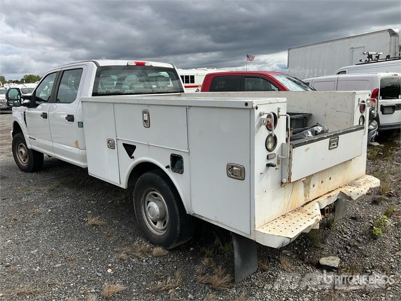 Ford F-350 4x4 Crew Cab Utility Truck Madelkaubikud