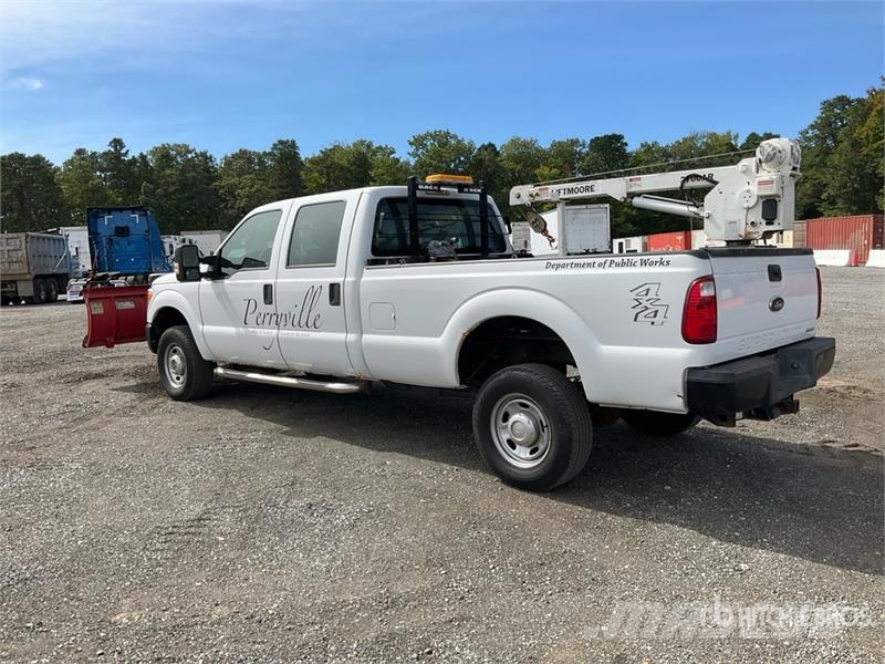 Ford F-350 4x4 Crew Cab LiftMoore 2700AR truck crane Pi Otros