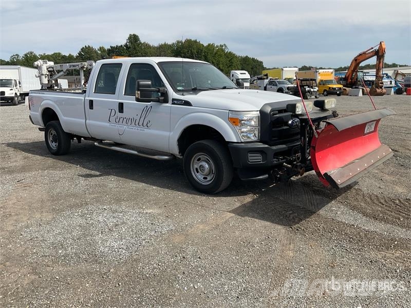Ford F-350 4x4 Crew Cab LiftMoore 2700AR truck crane Pi Otros