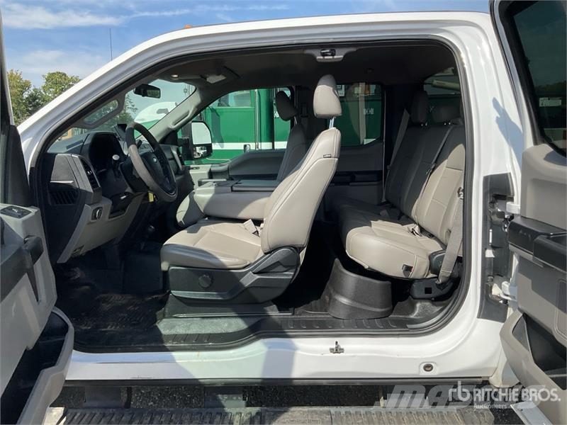 Ford F-350 4x4 Extended Cab Utility Truck Pick up/Dropside