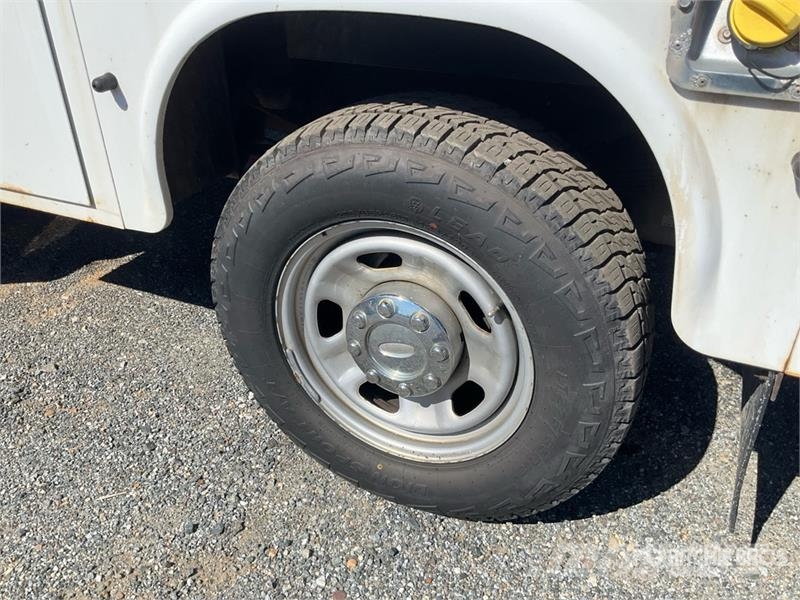 Ford F-350 4x4 Extended Cab Fuel tank in bed with pump 픽업/드롭사이드