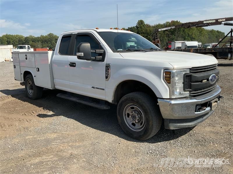 Ford F-350 4x4 Extended Cab Utility Truck Pick up/Dropside