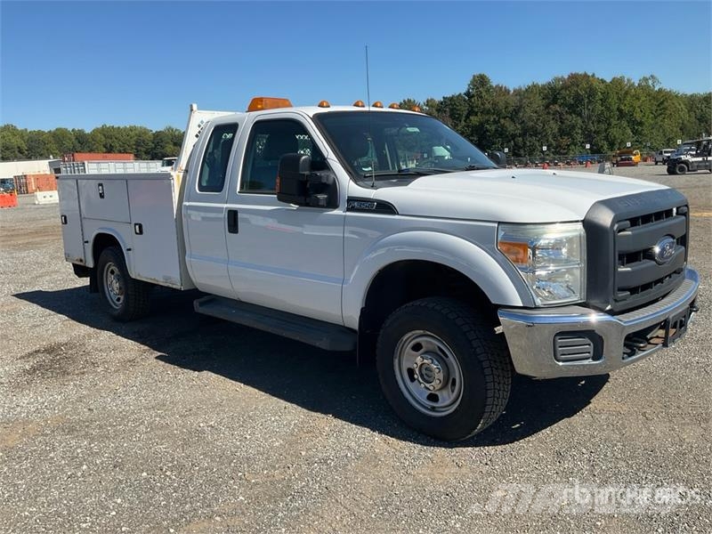 Ford F-350 4x4 Extended Cab Fuel tank in bed with pump 픽업/드롭사이드