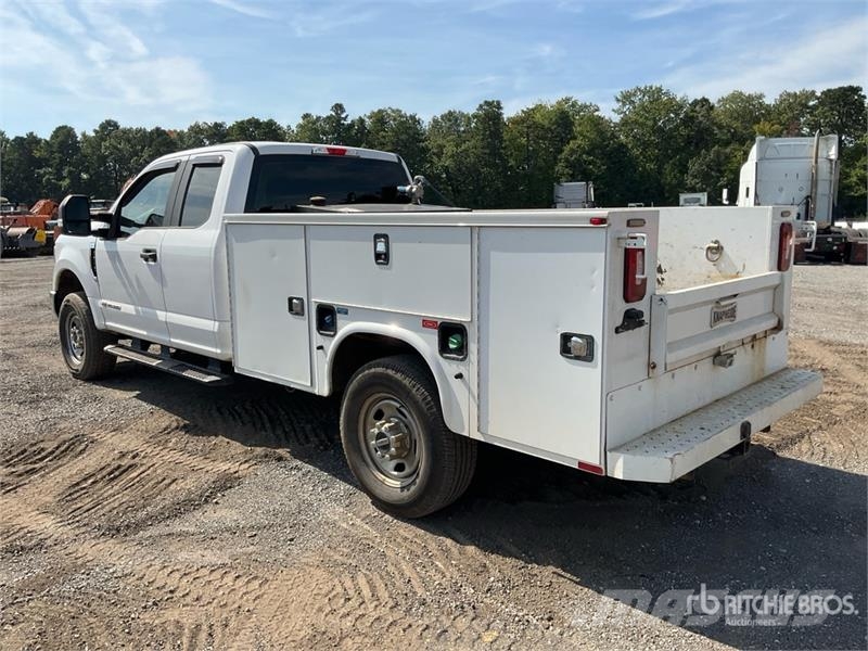 Ford F-350 4x4 Extended Cab Utility Truck Pick up/Dropside