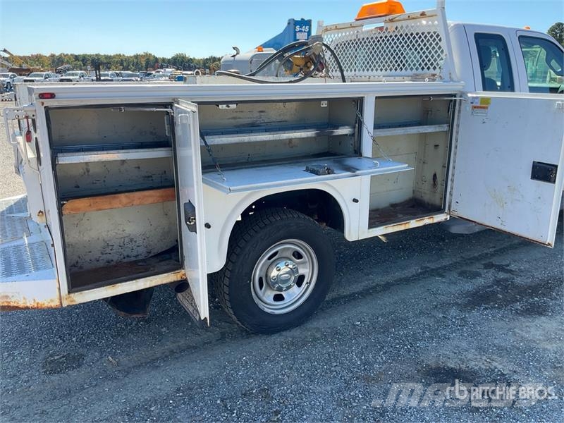 Ford F-350 4x4 Extended Cab Fuel tank in bed with pump 픽업/드롭사이드