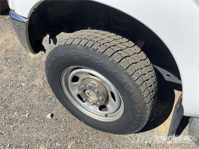 Ford F-350 4x4 Extended Cab Fuel tank in bed with pump 픽업/드롭사이드
