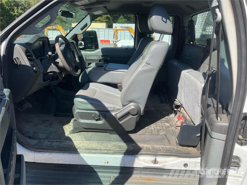 Ford F-350 4x4 Extended Cab Fuel tank in bed with pump 픽업/드롭사이드