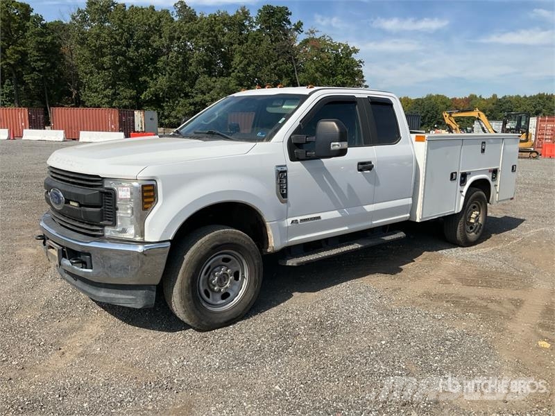 Ford F-350 4x4 Extended Cab Utility Truck Pick up/Dropside