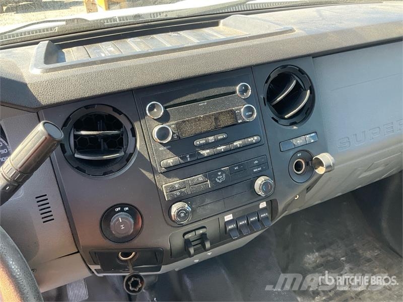 Ford F-350 4x4 Extended Cab Fuel tank in bed with pump 픽업/드롭사이드
