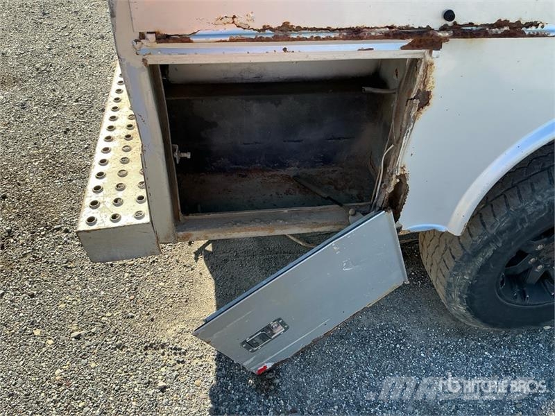 Ford F-350 4x4 Extended Cab Utility Truck (Inoperable) Nakladacia/sklápacia bočnica