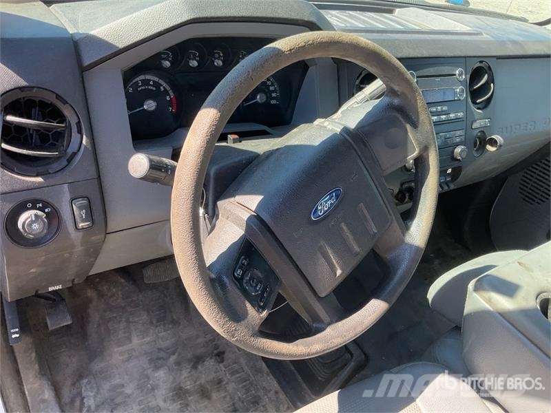 Ford F-350 4x4 Extended Cab Fuel tank in bed with pump 픽업/드롭사이드