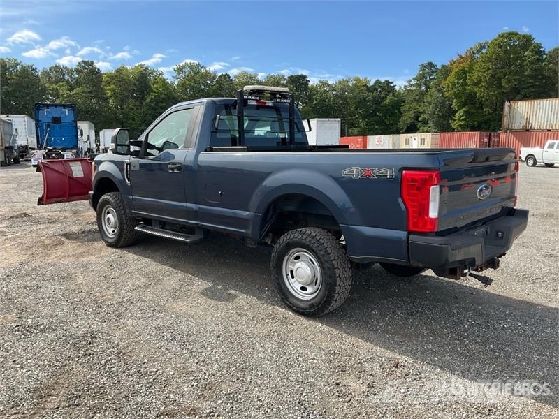 Ford F-350 4x4 Pickup Otros