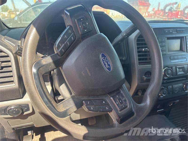 Ford F-350 XL 4x2 Extended Cab Flatbed Truck 平ボディー