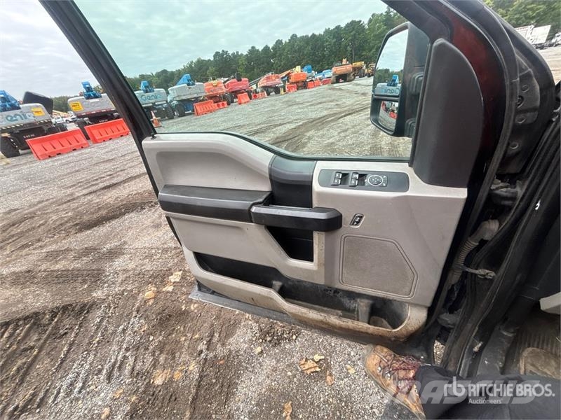 Ford F-350 XL 4x2 Extended Cab Utility Truck Vieglais kravas automobilis/izkraušana no sāniem