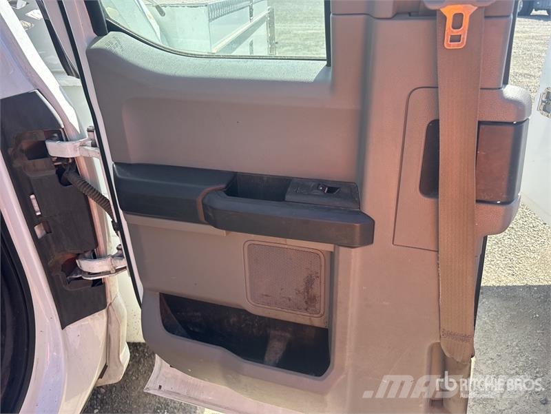 Ford F-350 XL 4x2 Extended Cab Flatbed Truck 平ボディー