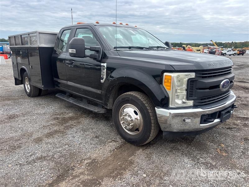 Ford F-350 XL 4x2 Extended Cab Utility Truck Vieglais kravas automobilis/izkraušana no sāniem