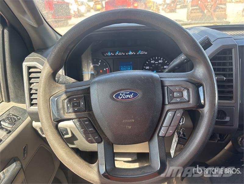 Ford F-350 XL 4x2 Extended Cab Flatbed Truck 平ボディー