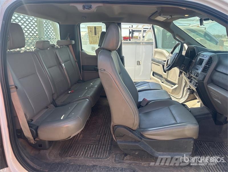 Ford F-350 XL 4x2 Extended Cab Flatbed Truck 平ボディー