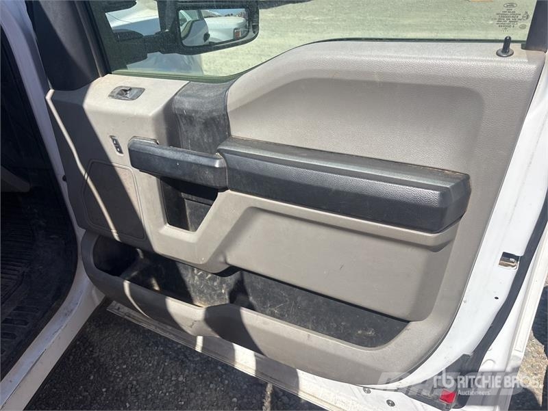 Ford F-350 XL 4x2 Extended Cab Flatbed Truck 平ボディー