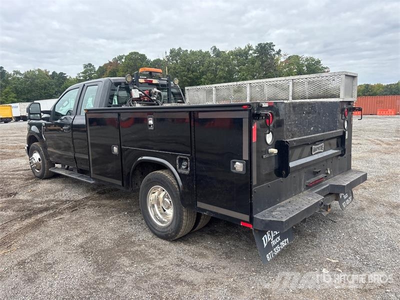 Ford F-350 XL 4x2 Extended Cab Utility Truck Vieglais kravas automobilis/izkraušana no sāniem