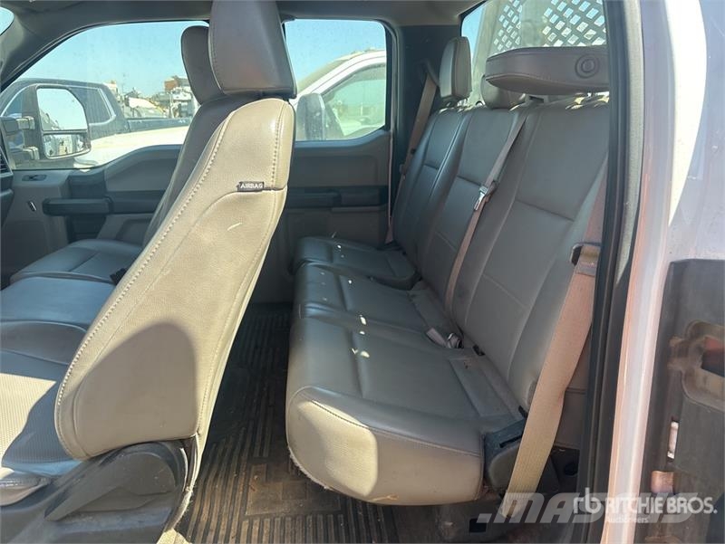 Ford F-350 XL 4x2 Extended Cab Flatbed Truck 平ボディー