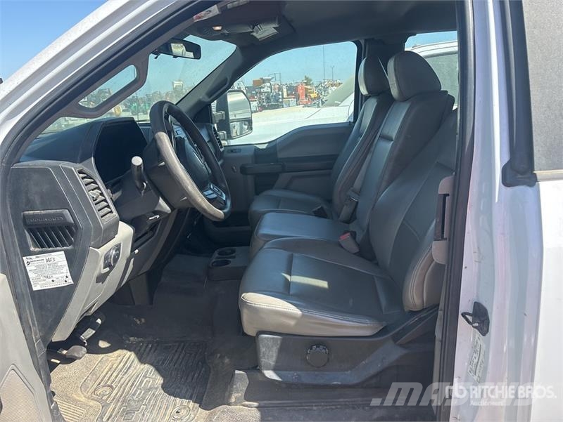 Ford F-350 XL 4x2 Extended Cab Flatbed Truck 平ボディー