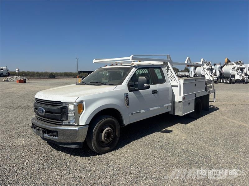 Ford F-350 XL 4x2 Extended Cab Flatbed Truck 平ボディー