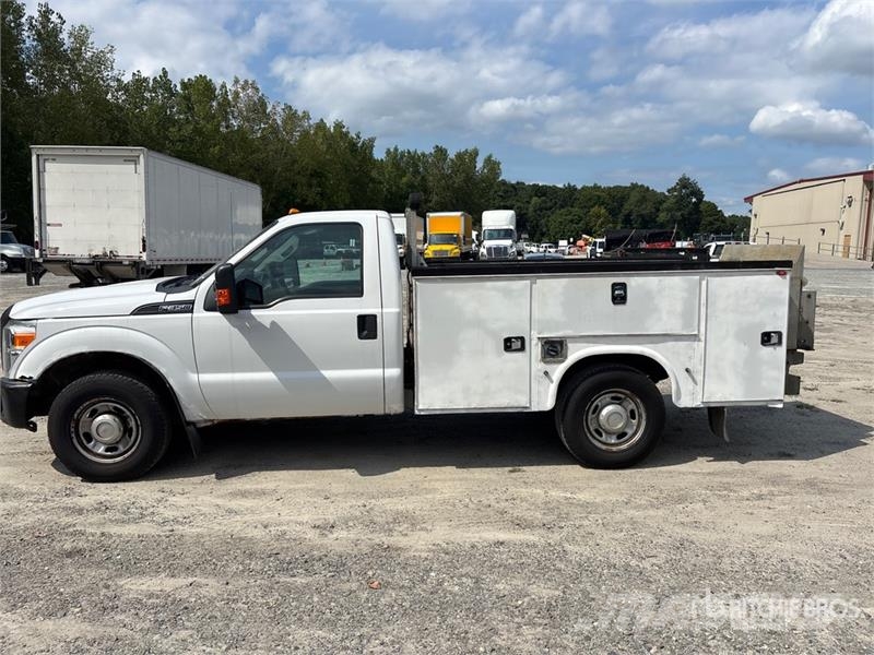 Ford F-350 XL 4x2 Utility Truck Bestelwagens met open laadbak