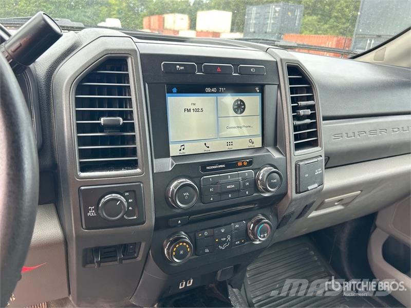 Ford F-350 XL 4x4 Crew Cab Pickup Ostalo