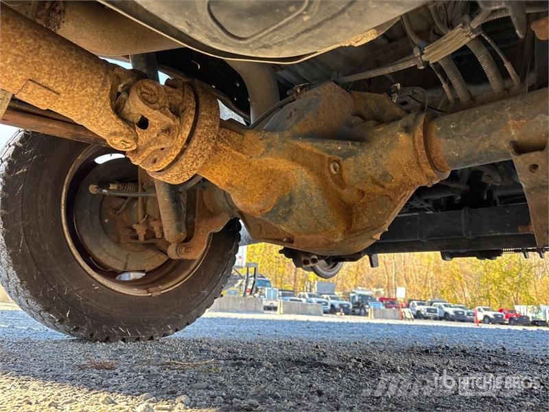 Ford F-350 XL 4x4 Crew Cab Pickup Outros