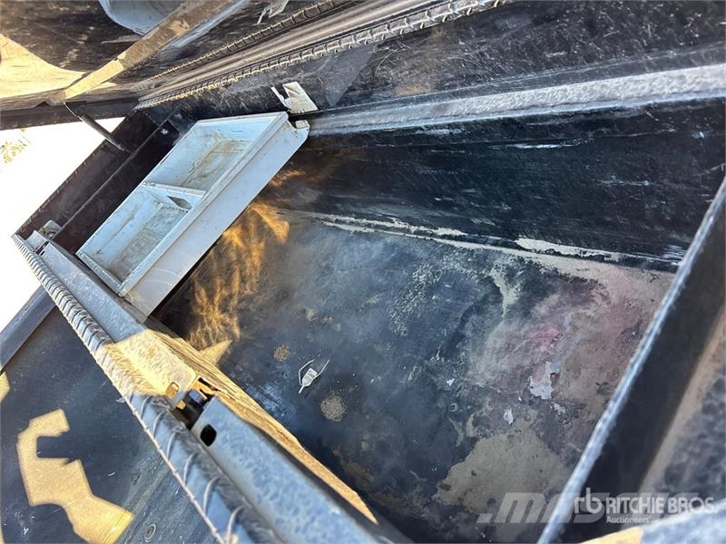 Ford F-350 XL 4x4 Crew Cab Pickup Outros