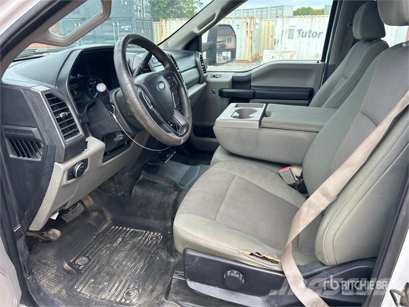 Ford F-350 XL 4x4 Crew Cab Pickup Ostalo