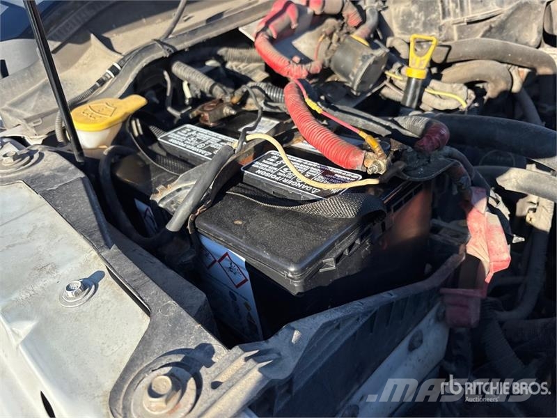 Ford F-350 XL 4x4 Crew Cab Pickup Outros