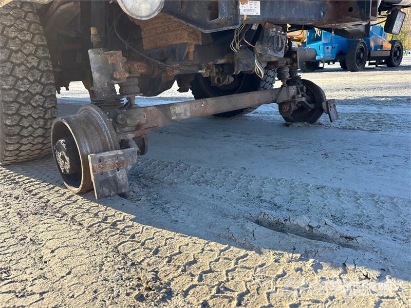 Ford F-350 XL 4x4 Crew Cab Pickup Outros