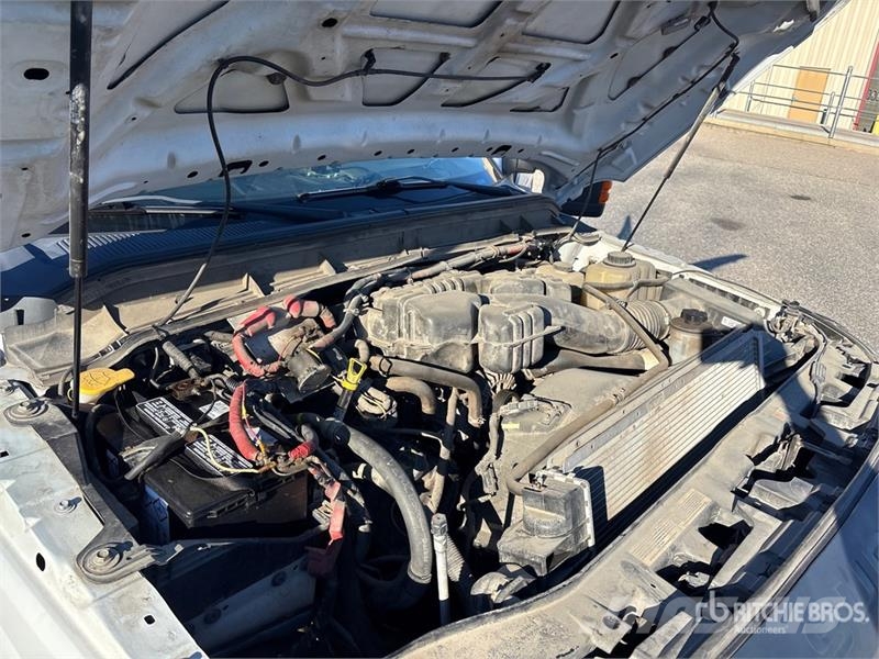 Ford F-350 XL 4x4 Crew Cab Pickup Outros