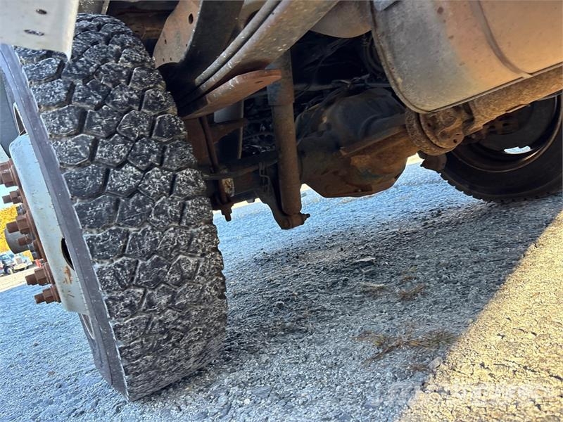 Ford F-350 XL 4x4 Crew Cab Pickup Outros