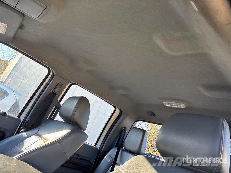 Ford F-350 XL 4x4 Crew Cab Pickup Outros