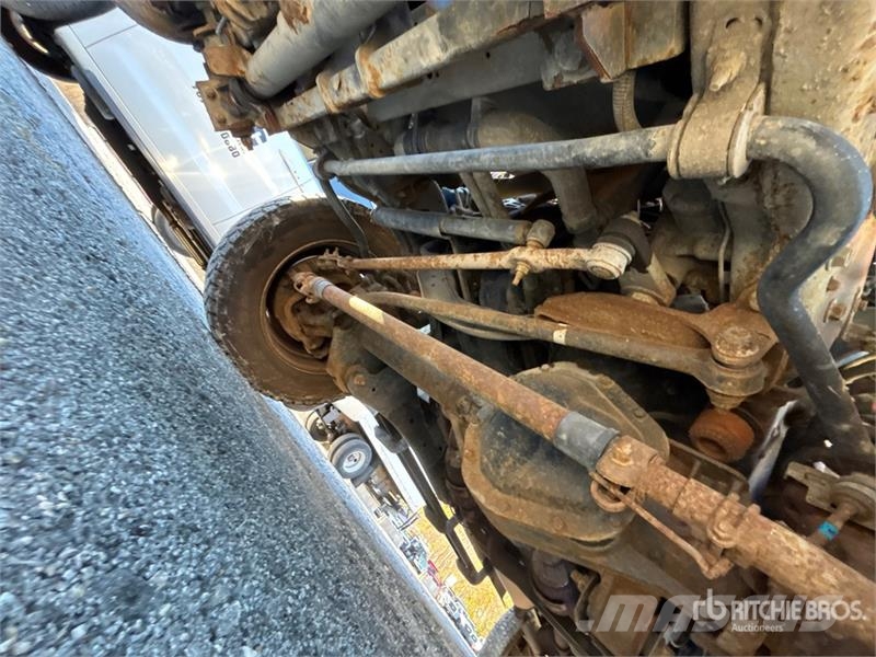 Ford F-350 XL 4x4 Crew Cab Pickup Outros